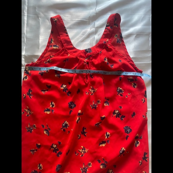 Red top with blue details - Picture 12 of 15